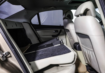 Подержанный автомобиль Saab 9-3 Sedan 2003 года (14 фото)