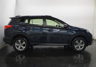 Подержанный автомобиль Toyota RAV4 2015 года (4 фото)