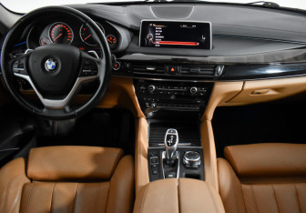 Подержанный автомобиль BMW X6 2016 года (14 фото)