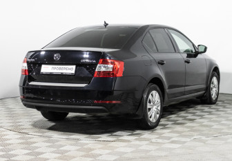 Подержанный автомобиль Skoda Octavia Liftback 2018 года (5 фото)