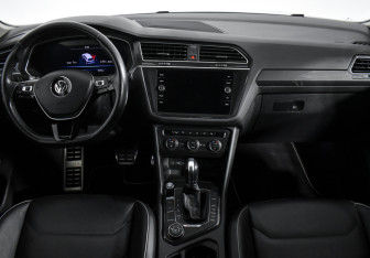 Подержанный автомобиль Volkswagen Tiguan 2018 года (16 фото)