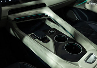 Подержанный автомобиль Zeekr 001 2022 года (23 фото)