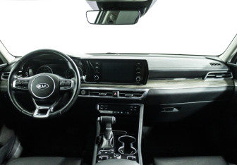 Подержанный автомобиль Kia K5 2021 года (13 фото)