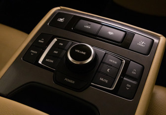 Подержанный автомобиль Hyundai Genesis 2014 года (23 фото)
