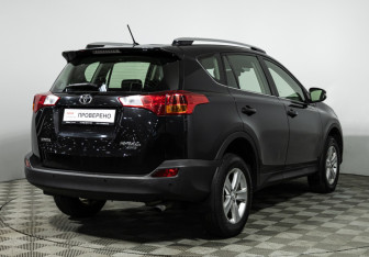 Подержанный автомобиль Toyota RAV4 2013 года (5 фото)