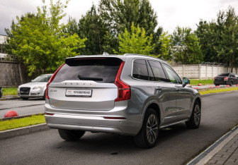 Подержанный автомобиль Volvo XC90 2021 года (6 фото)