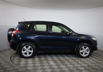 Подержанный автомобиль Toyota RAV4 2012 года (4 фото)