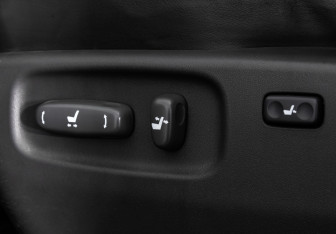 Подержанный автомобиль Toyota Land Cruiser Prado 2003 года (28 фото)