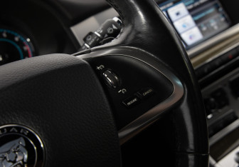 Подержанный автомобиль Jaguar XF Sedan 2014 года (18 фото)