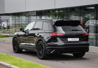 Подержанный автомобиль Volkswagen Touareg 2021 года (8 фото)