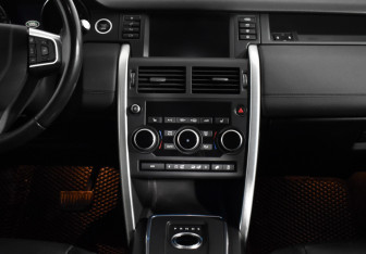 Подержанный автомобиль Land Rover Discovery Sport 2015 года (15 фото)