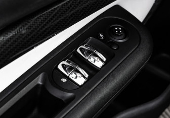 Подержанный автомобиль MINI Clubman Wagon 2019 года (17 фото)