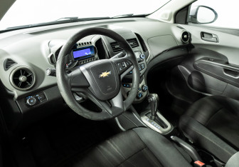 Подержанный автомобиль Chevrolet Aveo Sedan 2012 года (11 фото)
