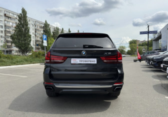 Подержанный автомобиль BMW X5 2013 года (6 фото)