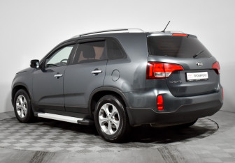 Подержанный автомобиль Kia Sorento 2016 года (7 фото)