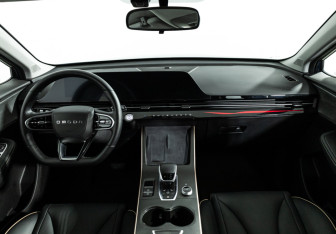 Подержанный автомобиль Omoda C5 2024 года (13 фото)