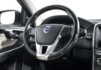 Подержанный автомобиль Volvo XC60 2014 года (15 фото)