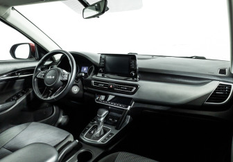 Подержанный автомобиль Kia Seltos 2022 года (10 фото)