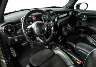 Подержанный автомобиль MINI Hatch 2019 года (11 фото)