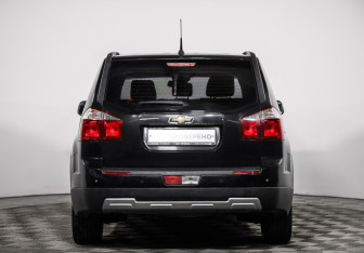Подержанный автомобиль Chevrolet Orlando 2013 года (6 фото)
