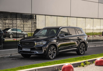 Подержанный автомобиль Geely Monjaro 2024 года (3 фото)