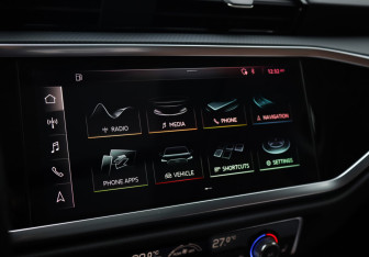 Подержанный автомобиль Audi Q3 2020 года (17 фото)