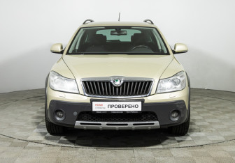 Подержанный автомобиль Skoda Octavia Wagon 2011 года (2 фото)
