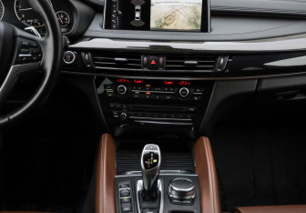 Подержанный автомобиль BMW X6 2017 года (20 фото)