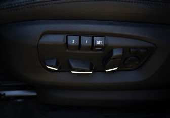 Подержанный автомобиль BMW X6 2015 года (21 фото)