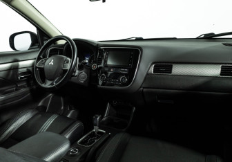 Подержанный автомобиль Mitsubishi Outlander 2014 года (9 фото)
