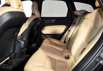Подержанный автомобиль Volvo XC60 2019 года (13 фото)
