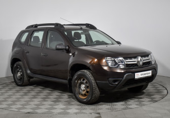 Подержанный автомобиль Renault Duster 2017 года (3 фото)