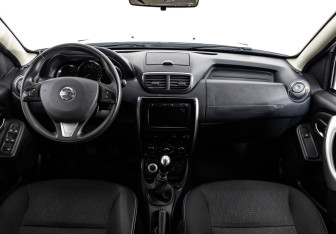 Подержанный автомобиль Nissan Terrano 2020 года (10 фото)