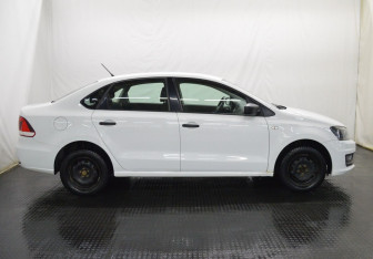 Подержанный автомобиль Volkswagen Polo Sedan 2015 года (4 фото)