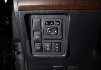 Подержанный автомобиль Toyota Land Cruiser Prado 2013 года (20 фото)