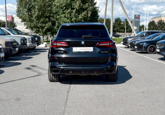 Подержанный автомобиль BMW X5 2021 года (4 фото)