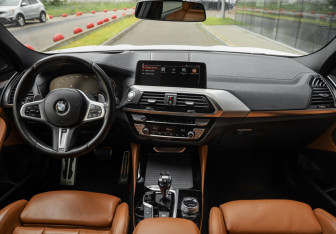 Подержанный автомобиль BMW X4 2020 года (14 фото)