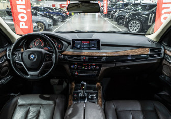 Подержанный автомобиль BMW X5 2017 года (12 фото)