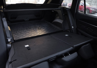 Подержанный автомобиль Geely Monjaro 2024 года (37 фото)