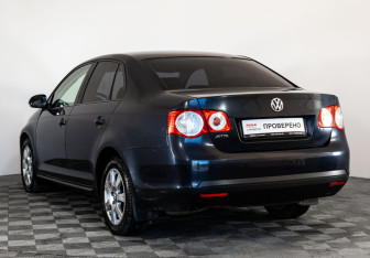 Подержанный автомобиль Volkswagen Jetta Sedan 2010 года (7 фото)