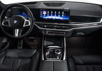 Подержанный автомобиль BMW X7 2023 года (15 фото)