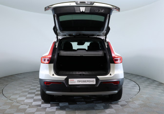 Подержанный автомобиль Volvo XC40 2019 года (7 фото)