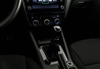 Подержанный автомобиль Skoda Octavia Liftback 2017 года (14 фото)