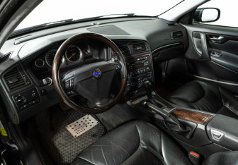 Подержанный автомобиль Volvo S60 2007 года (11 фото)