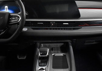 Подержанный автомобиль Chery Arrizo 8 2023 года (13 фото)