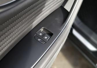 Подержанный автомобиль Hongqi HS5 2024 года (19 фото)