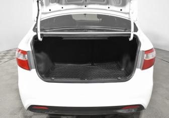 Подержанный автомобиль Kia Rio Sedan 2012 года (20 фото)