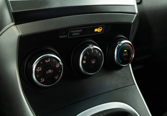 Подержанный автомобиль Toyota Verso 2013 года (16 фото)