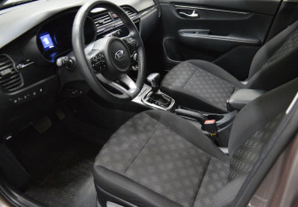 Подержанный автомобиль Kia Rio Hatchback 2020 года (9 фото)