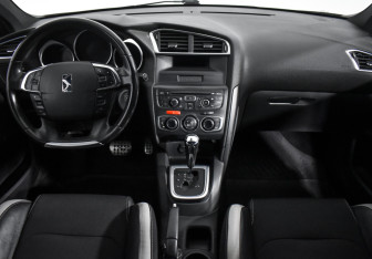 Подержанный автомобиль Citroen DS4 2012 года (13 фото)